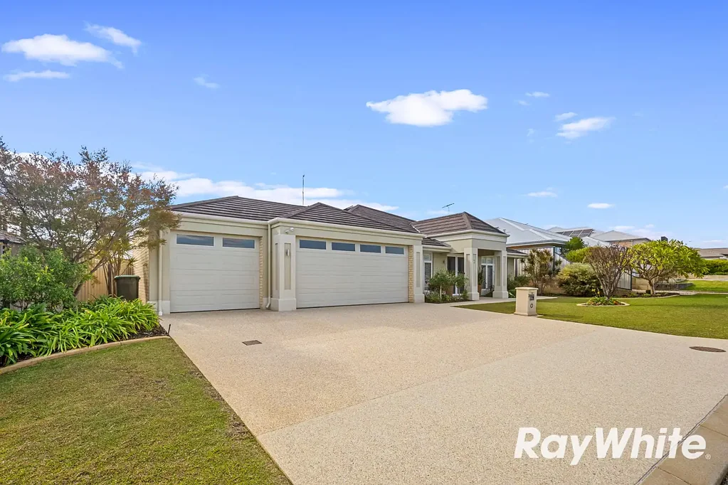Meadow Springs 4 Slaapkamer Golden Opportunity with Timeless Elegance
