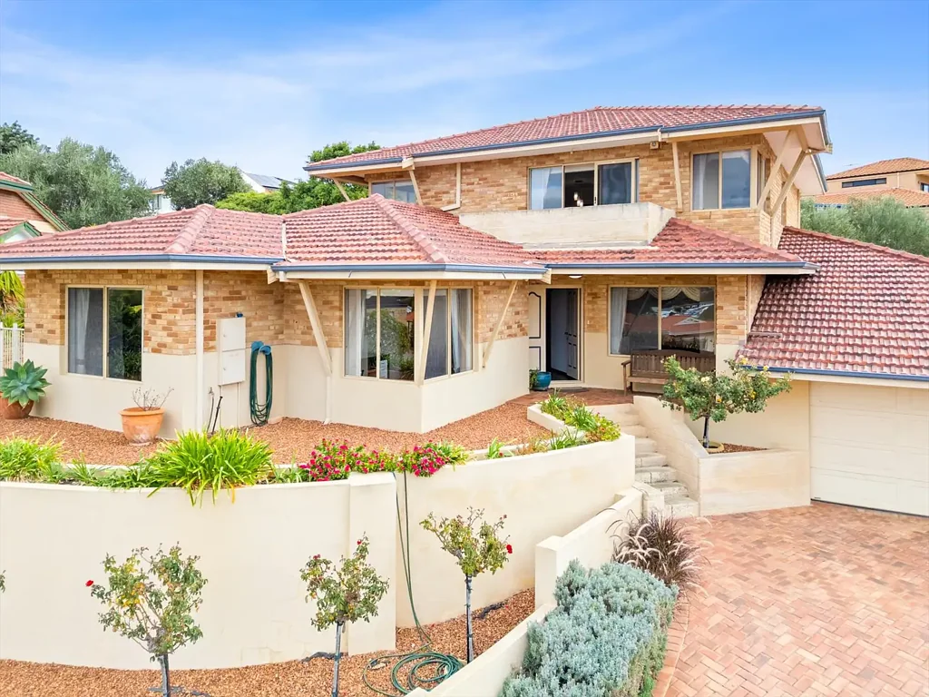 Coogee 5 Bedroom Huge Hilltop Home on a Massive Block Room to Live and Breathe