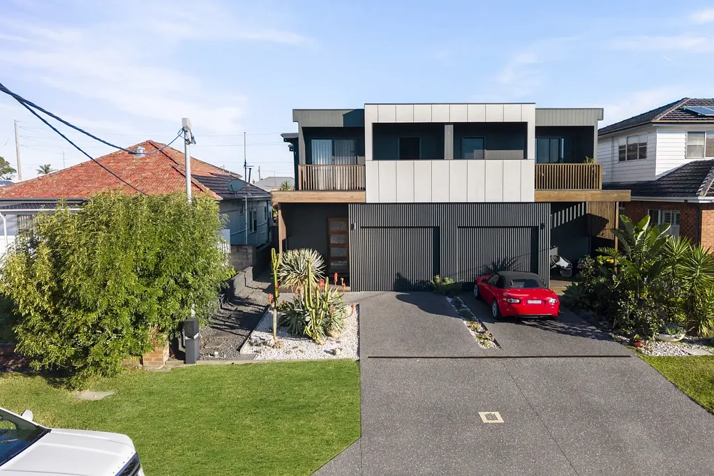 Towradgi 3房 现代而引人注目的家庭住宅 Contemporary and Striking Family Home
