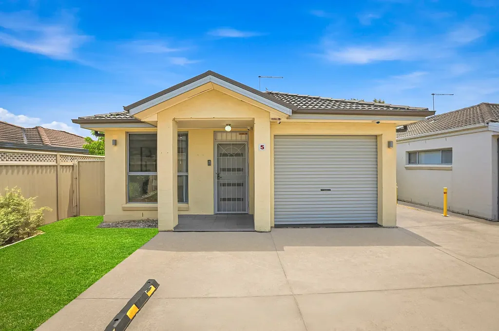 5/2 Carinya Rd, Girraween, NSW 2145