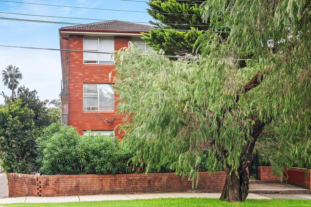Randwick 2Zimmer Elevated Apartment in Boutique Block in Prized North Randwick Pocket With Lock Up Garage