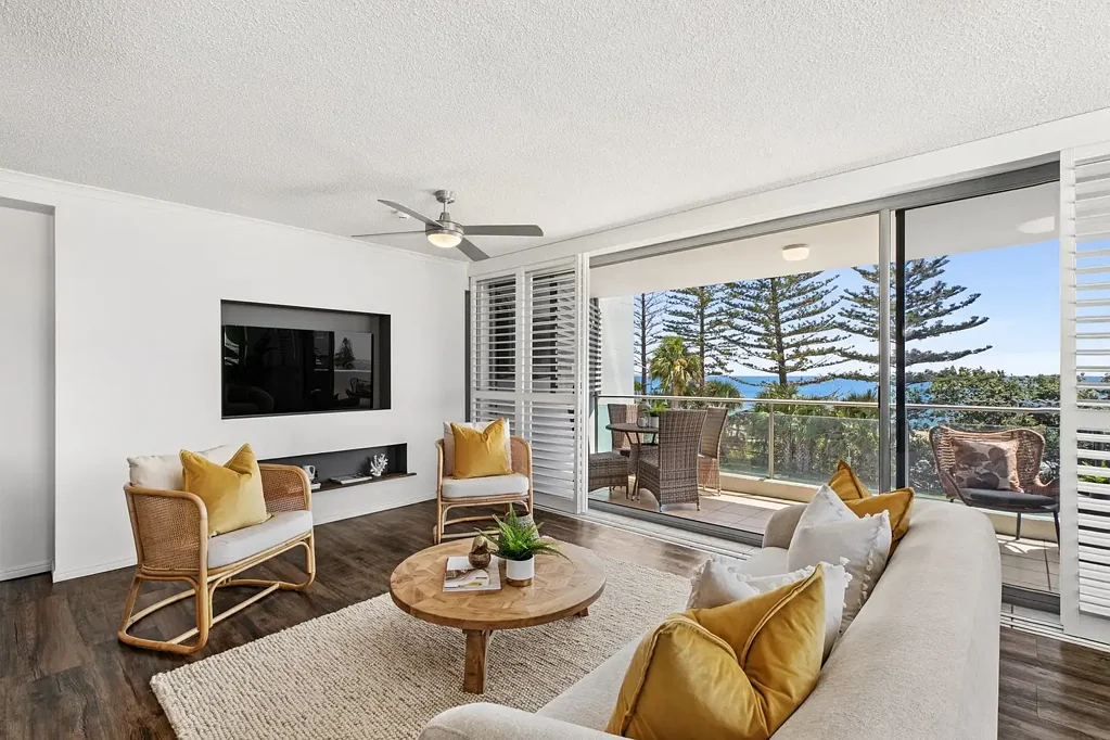 Mooloolaba 3 Bedroom Front Row on Mooloolaba Esplanade with Ocean Views Just Steps to the Beach