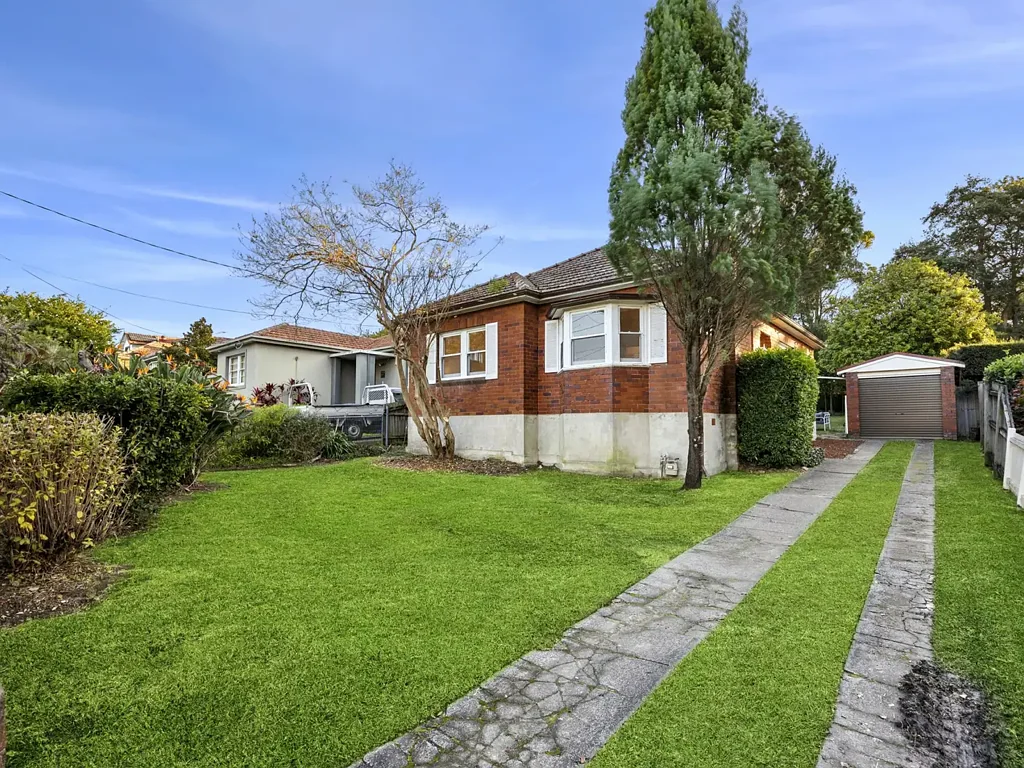 Lane Cove 3ਬੈੱਡਰੂਮ Art Deco Charmer on a Large Block with Inspiring Further Potential