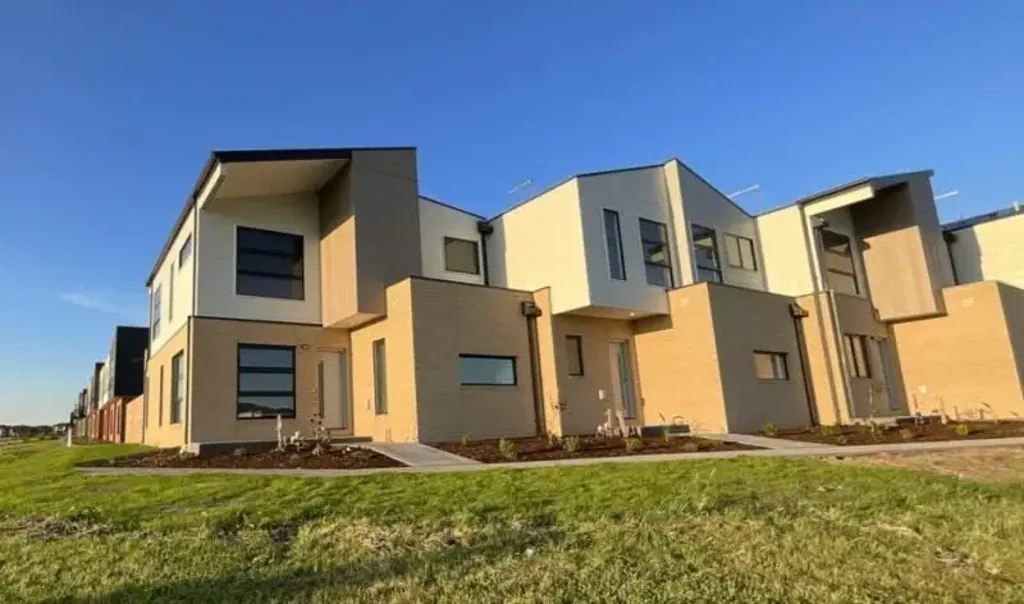 Clyde 3房  "Luxurious 3-bedroom townhouse in the heart of Clyde! Don't miss out!" Contact the Agent to book an inspection time.