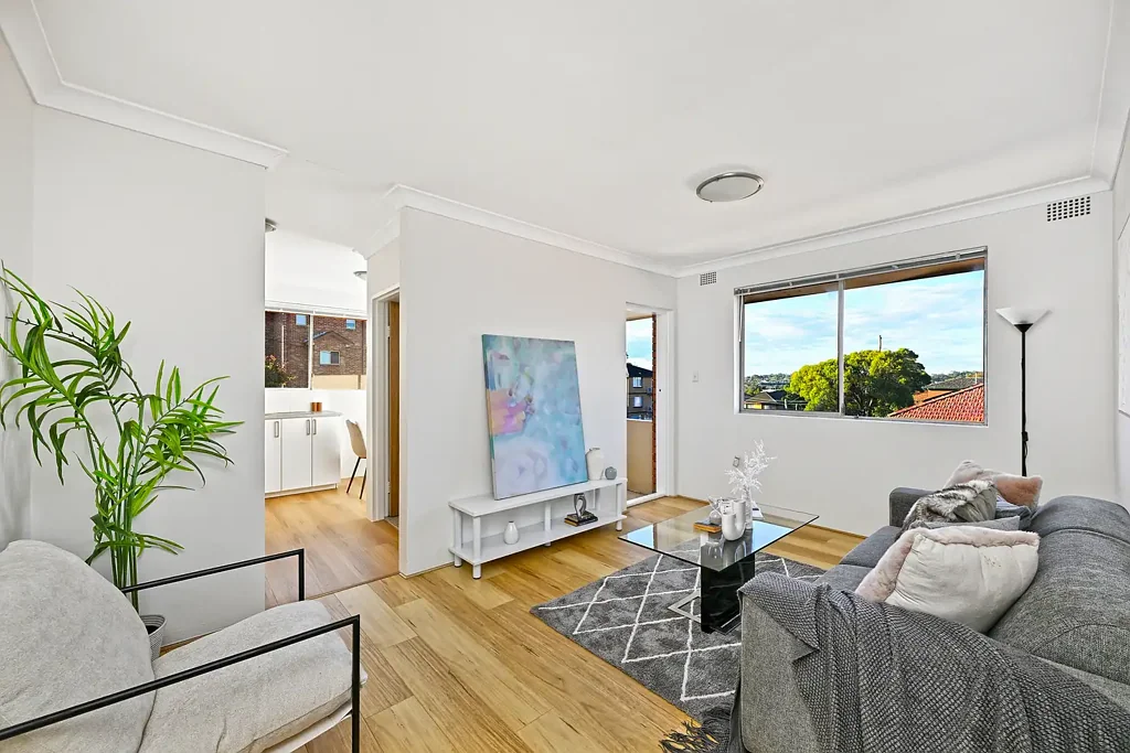 Campsie 2房 明亮通透的顶层公寓，朝向东北，位置便利 Bright and airy top-floor apartment with northeast aspect in convenient location