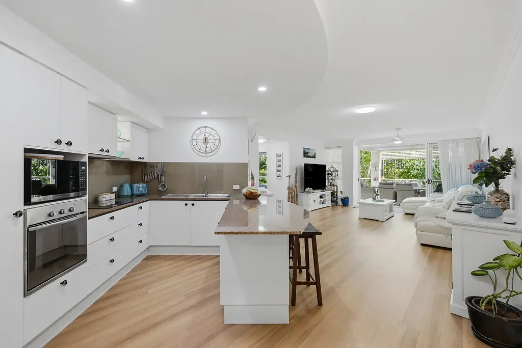 Varsity Lakes 2房  Ground Floor Living - Spacious & Refreshed within ‘The Reserve’