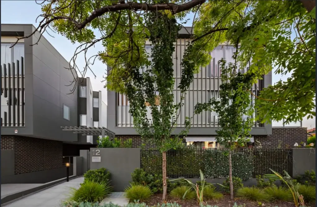 Spacious 3-Bedroom Townhouse in Prime Cheltenham Location