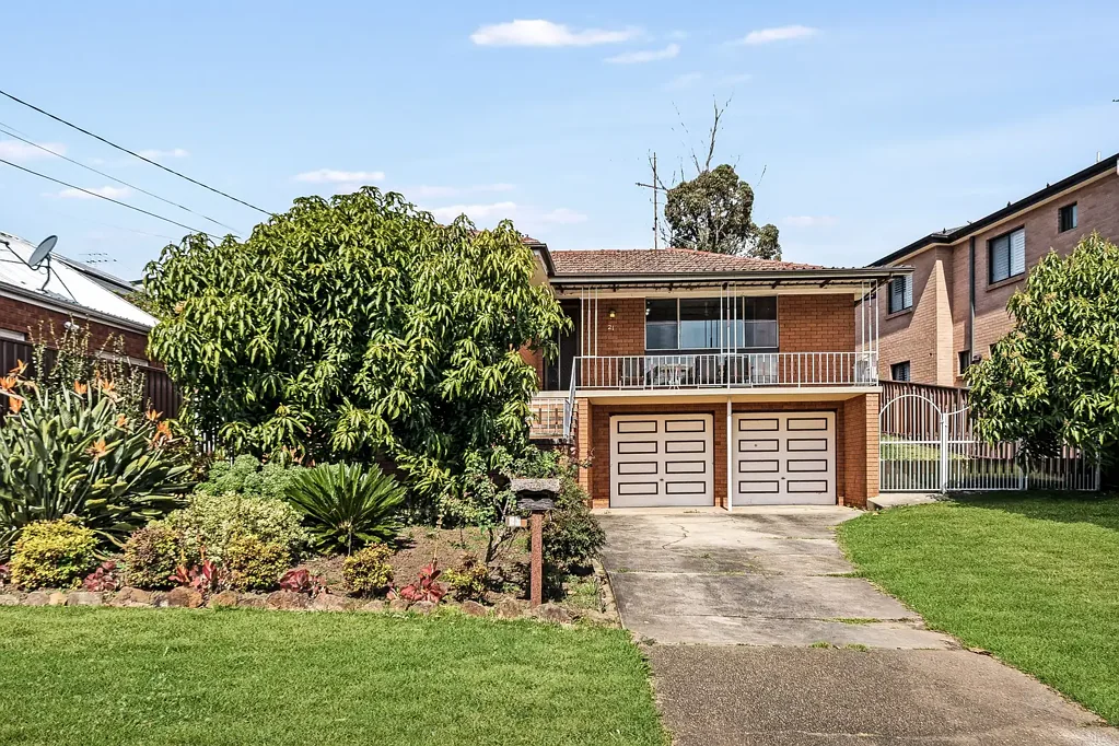 21 Caroline Crescent, Georges Hall, NSW 2198