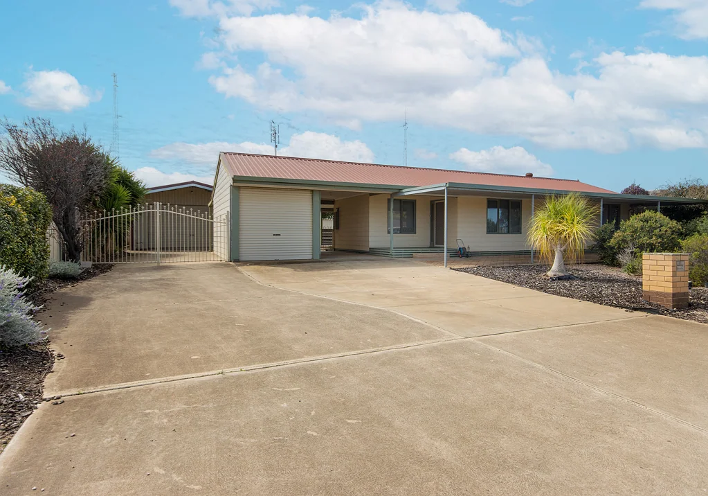 27 Ernest Tce, Wallaroo, SA 5556