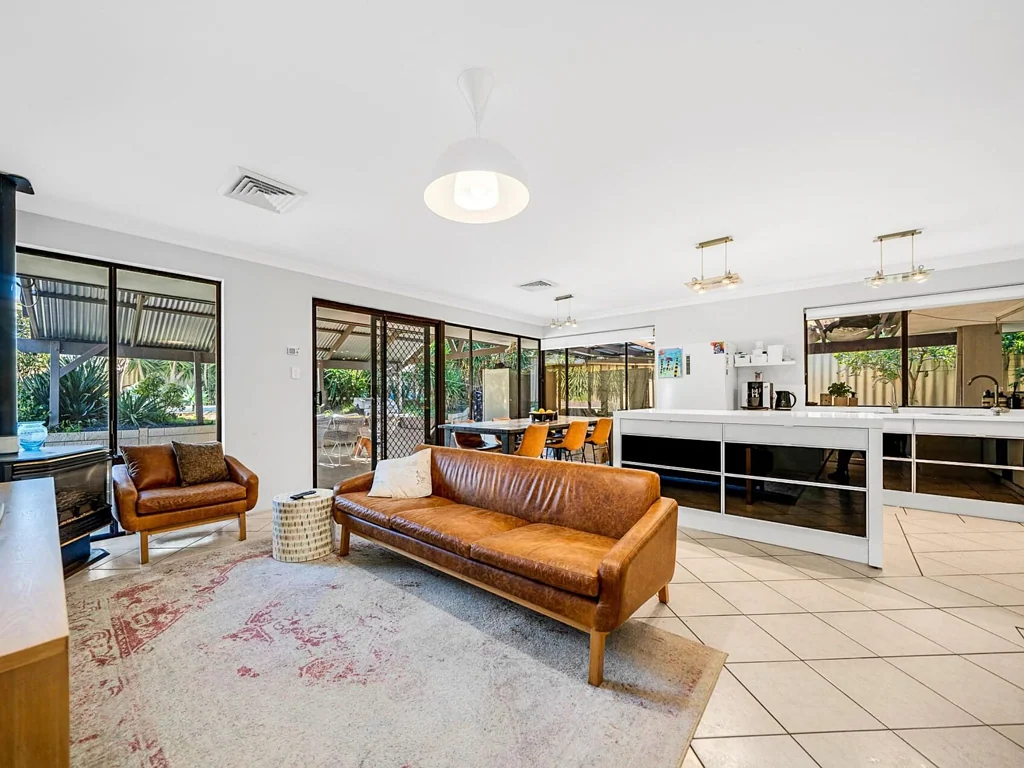 4 Kingston Close, Heathridge, WA 6027