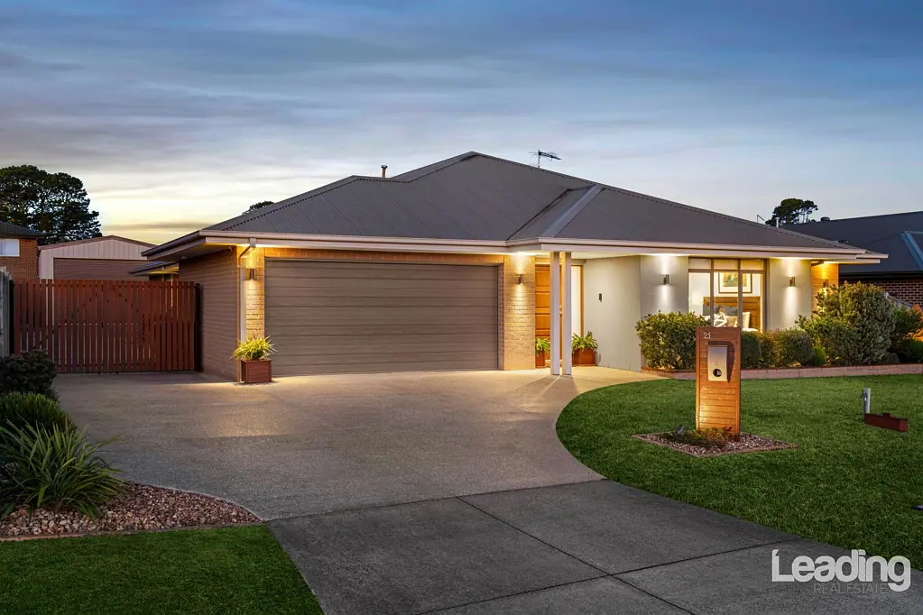 21 Melaleuca Boulevard, Romsey, VIC 3434