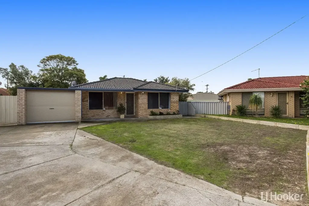 Tidy & Ideally Located Opposite a Family-Friendly Park