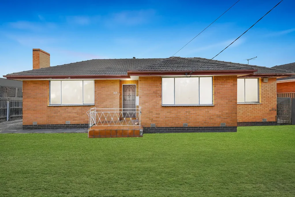 Noble Park 3Zimmer Spacious Family Home with Development Potential in the Heart of Noble Park!