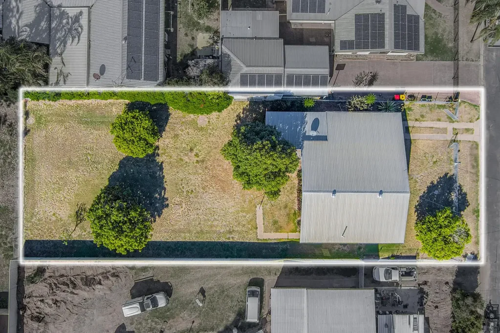 Emerald 3 Bedroom Freshly Updated Home on a Huge 1,114sqm Block