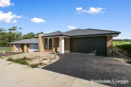 10 Emerald Court, Churchill