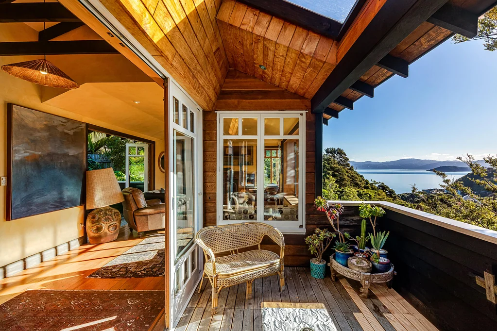 Days Bay 3 Bedroom Sunshine, Sanctuary and Soul - Auction and Deadline!