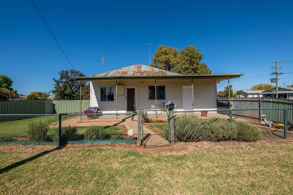 11 Oxford Street, Forbes, NSW 2871