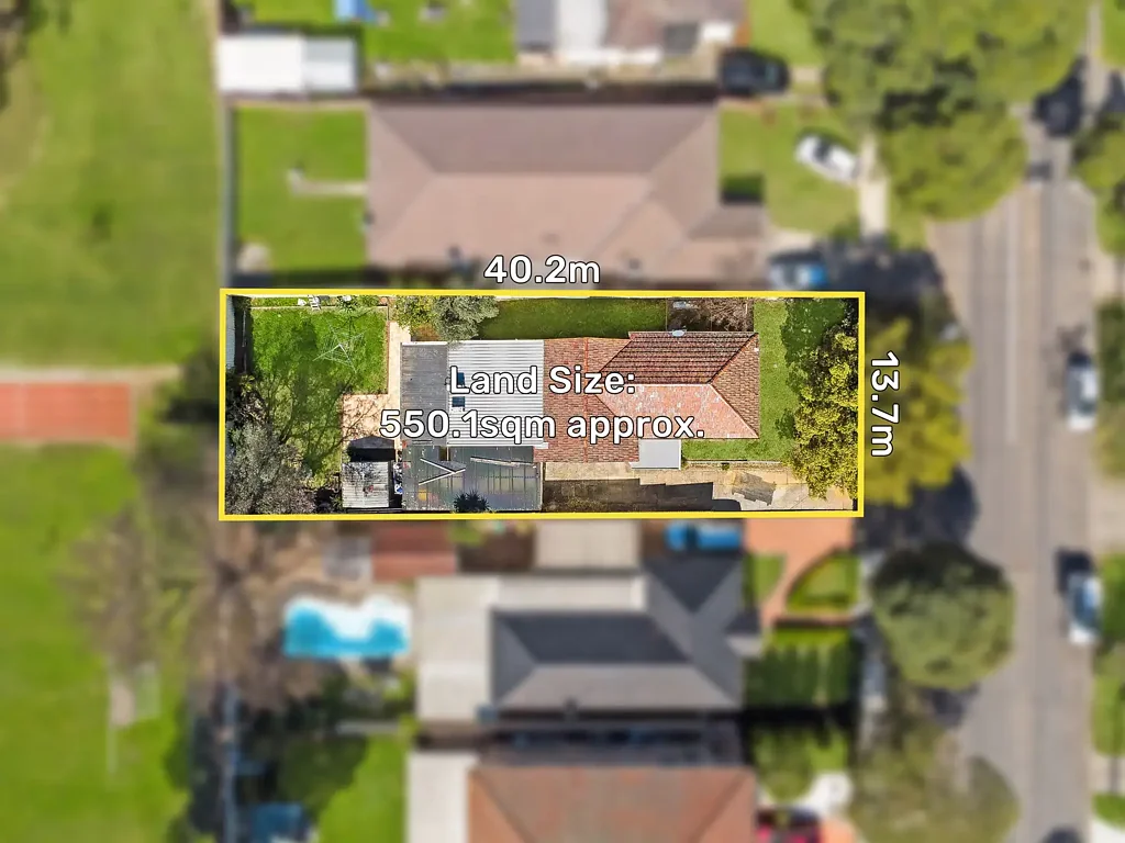 Greenacre 3ਬੈੱਡਰੂਮ High Side Opportunity on 550sqm with Wide Frontage