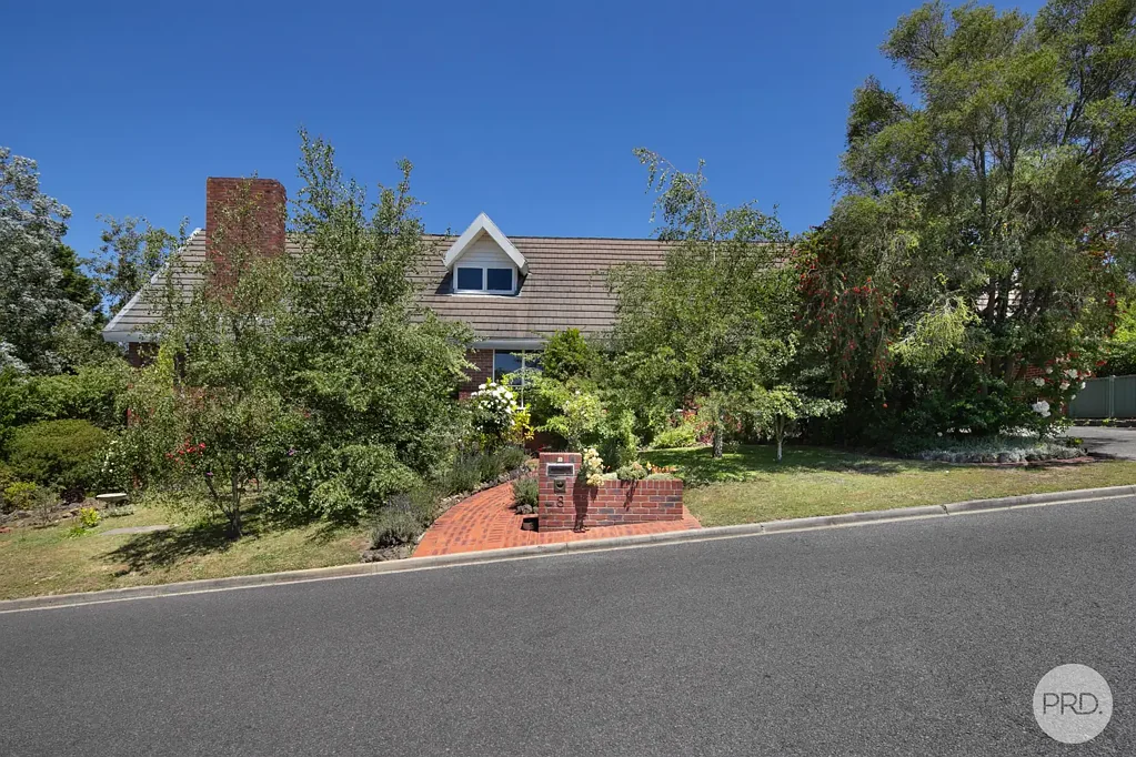 8 Barrington Court, Mount Clear, VIC 3350