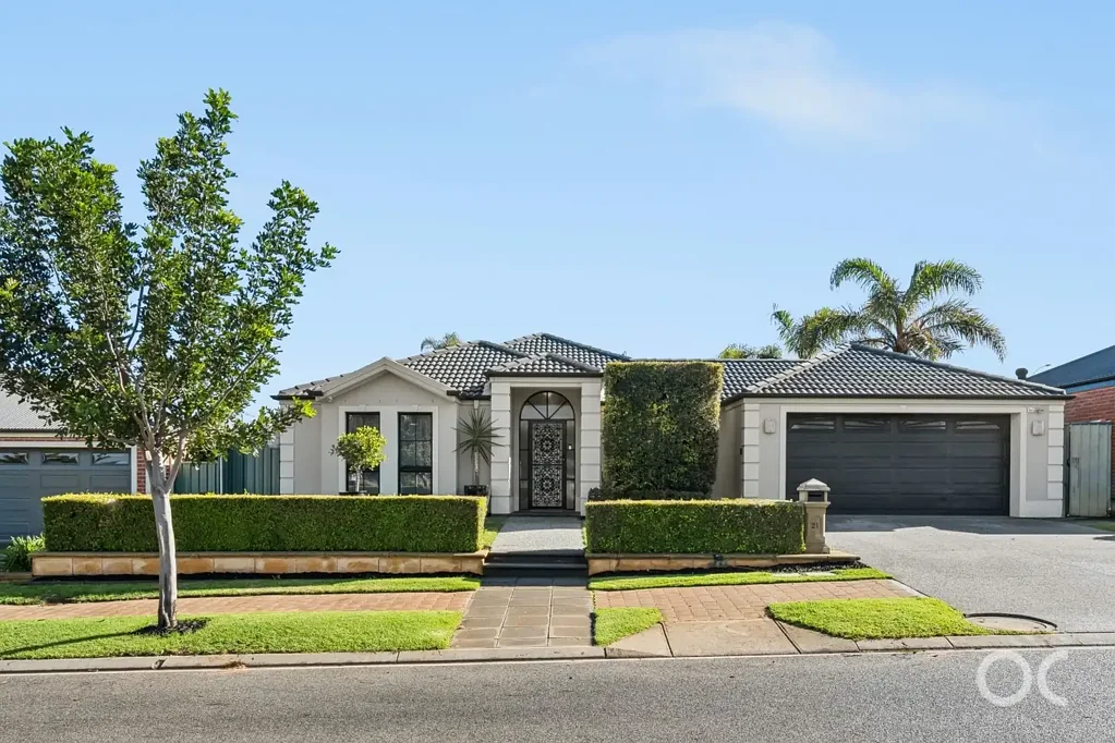 Hallett Cove 5房  Live large in this beautiful Hallett Cove family home