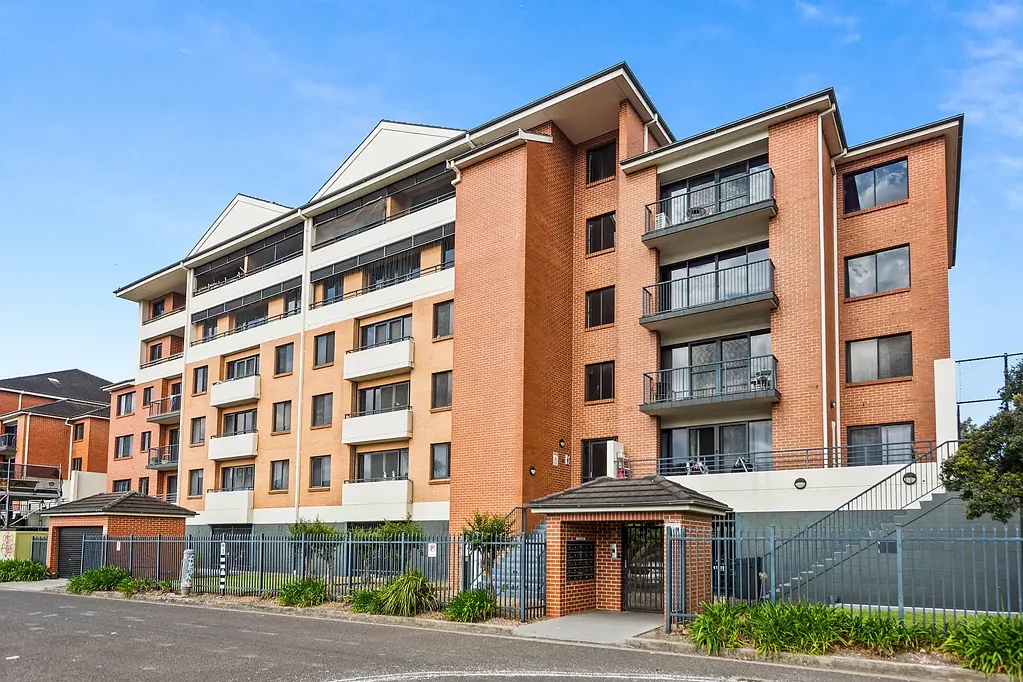 Fairy Meadow 1房 安全综合楼 阁楼设计 私人阳台 电梯通道 基础设施近 便捷生活 Unique Loft-Style Apartment in Convenient Location