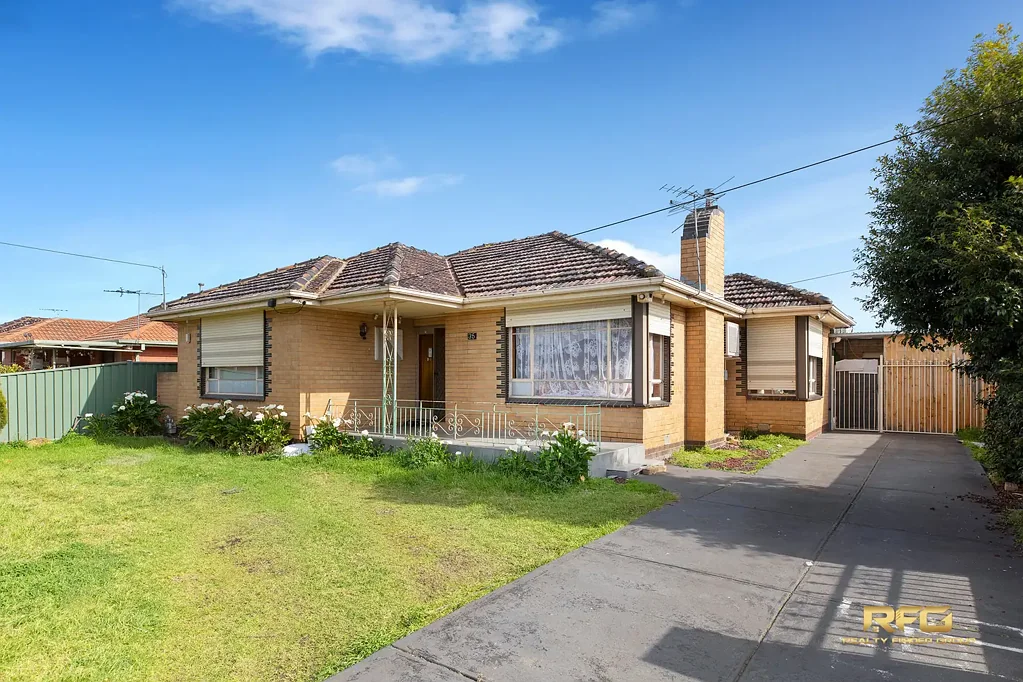Spacious 4-Bedroom Family Home in Prime Location