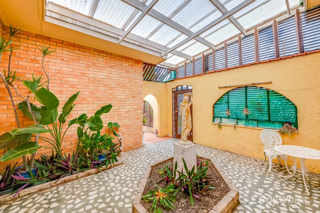 Avenell Heights 3બેડરૂમ A UNIQUE HOME ON HALF AN ACRE! ENDLESS POSSIBILITIES!