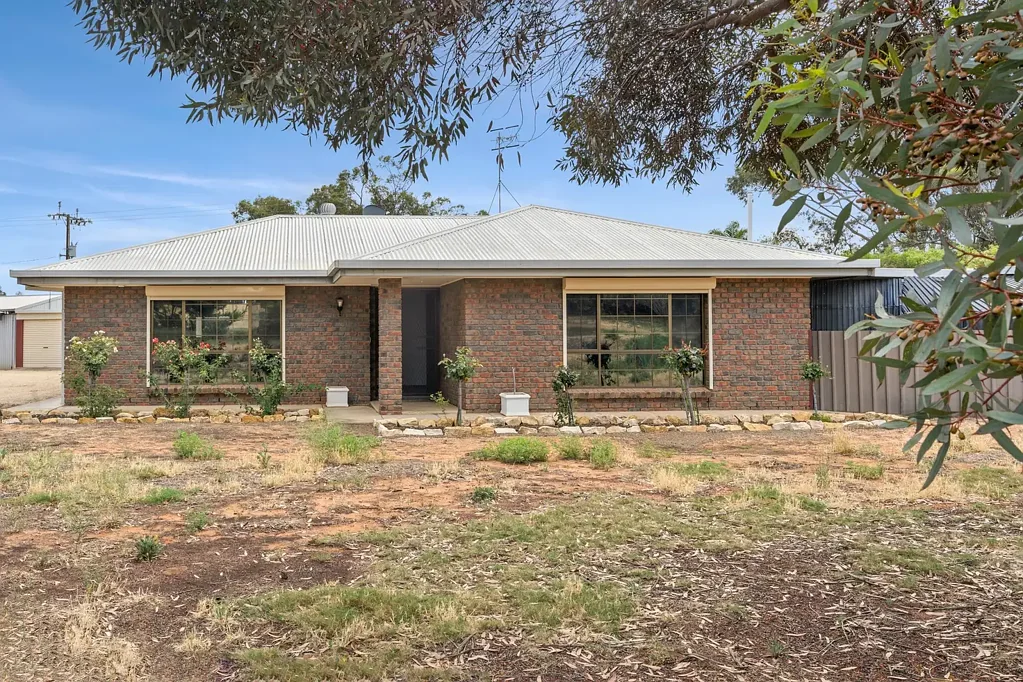 Loxton 4 Bedroom One for the Family!