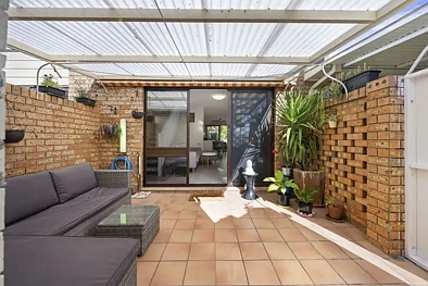 Burleigh Waters 2房  PEACEFUL OVER-50s LIVING IN THE HEART OF BURLEIGH WATERS - SET ACROSS AN IMPRESSIVE 56,000mÂ² OF LAND