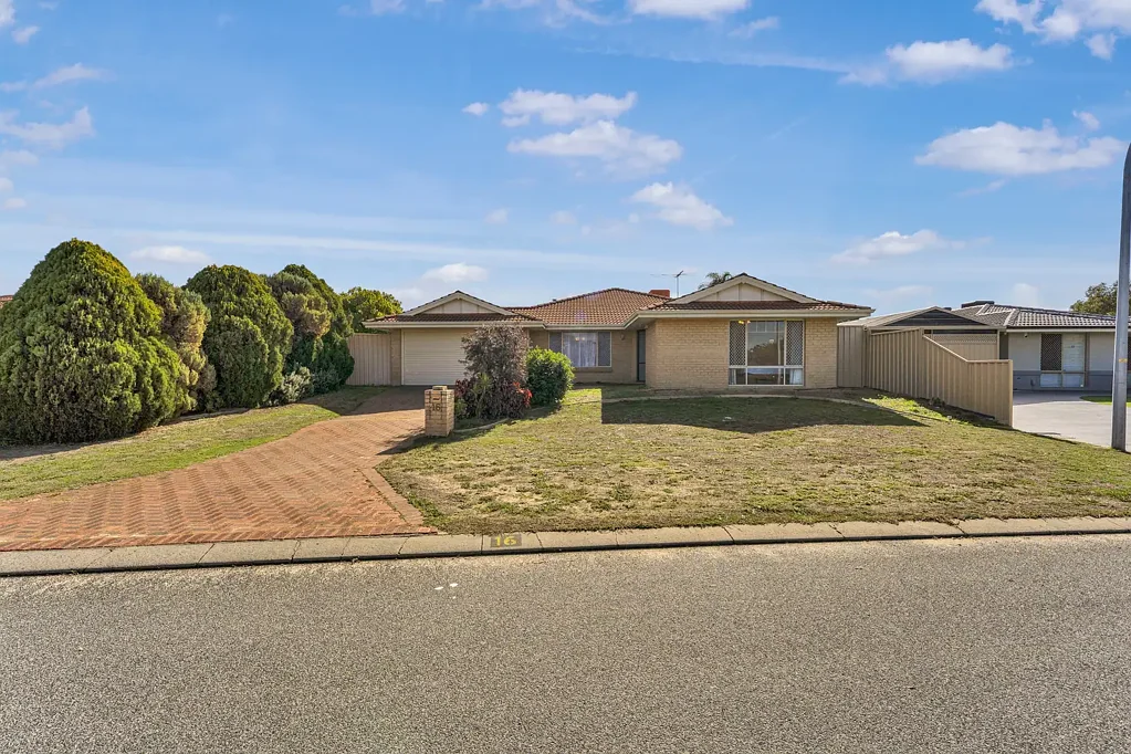Alexander Heights 4房  Generous Family Living in the Heart of Alexander Heights