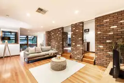 2 Dunbarton Drive, Eltham North