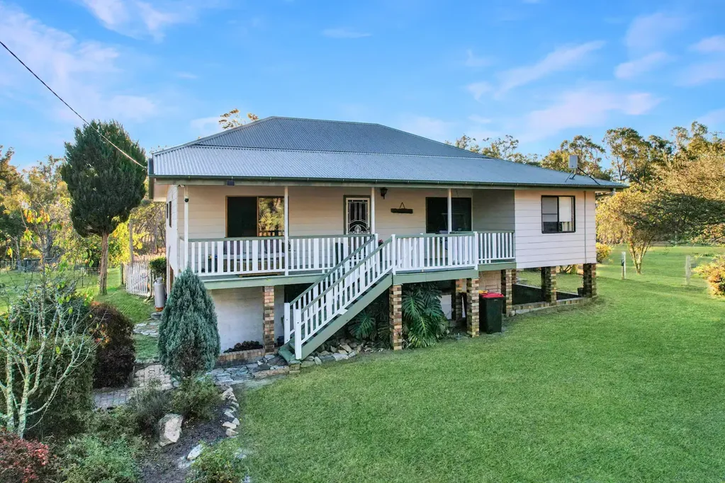 Applethorpe 3 Bedroom 33 Acres of Peace & Possibility — Moments to Town