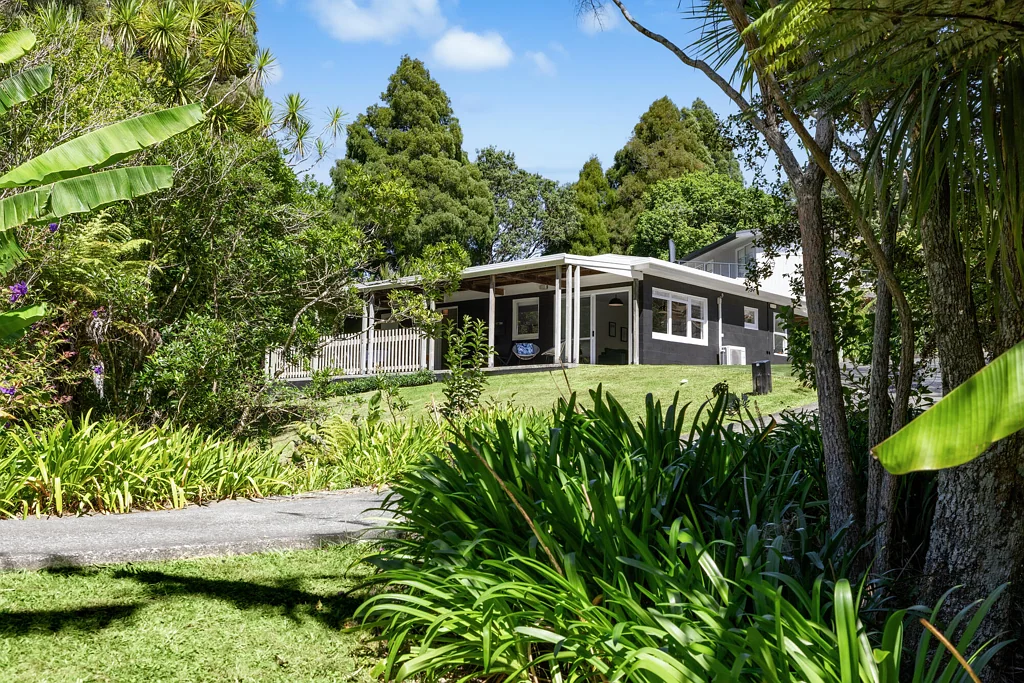 Tawharanui Peninsula 2Kwarto Barefoot days, Buckleton ways