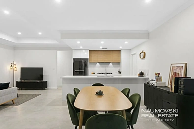 Westminster 3ਬੈੱਡਰੂਮ NEAR NEW CUSTOM FINISHED HOME!
