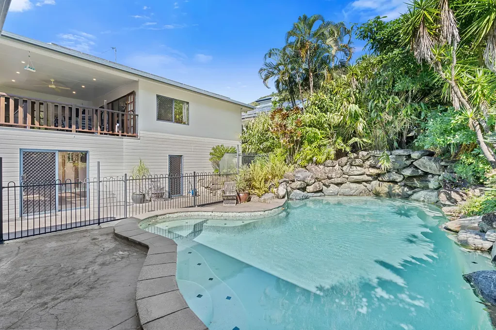 Palm Cove 4 Bedroom Tropical dual-living residence with elevated outlooks