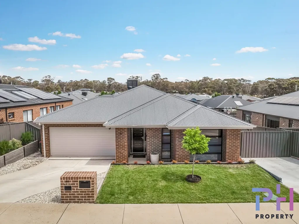Strathfieldsaye 4ห้องนอน AS NEW 4-BEDROOM HOME WITH ROOM FOR THE CARAVAN OR TRAILER
