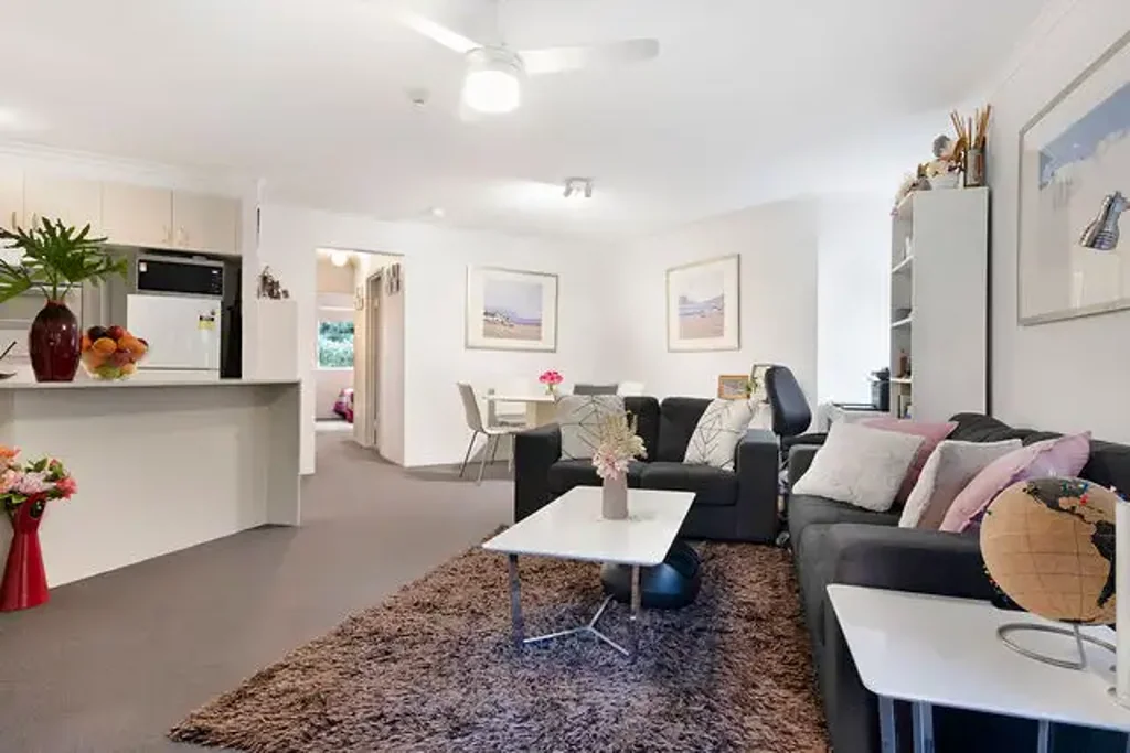 Broadbeach 2غرفة نوم Beachside - Ground Floor- Renovated