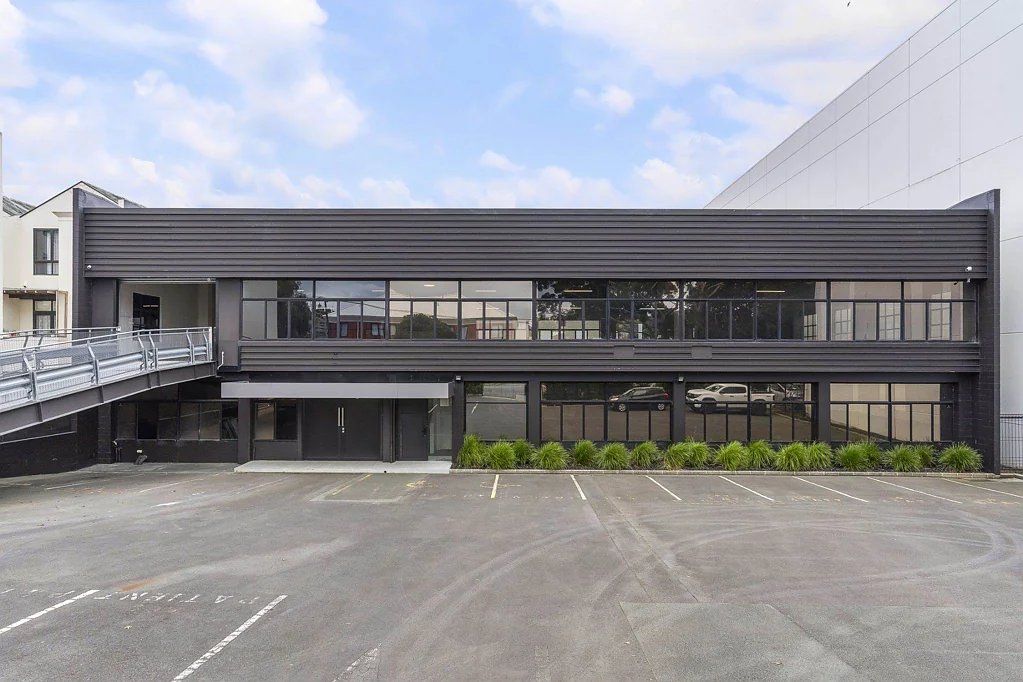 Epsom PRIME EPSOM SHOWROOM WITH AMPLE PARKING