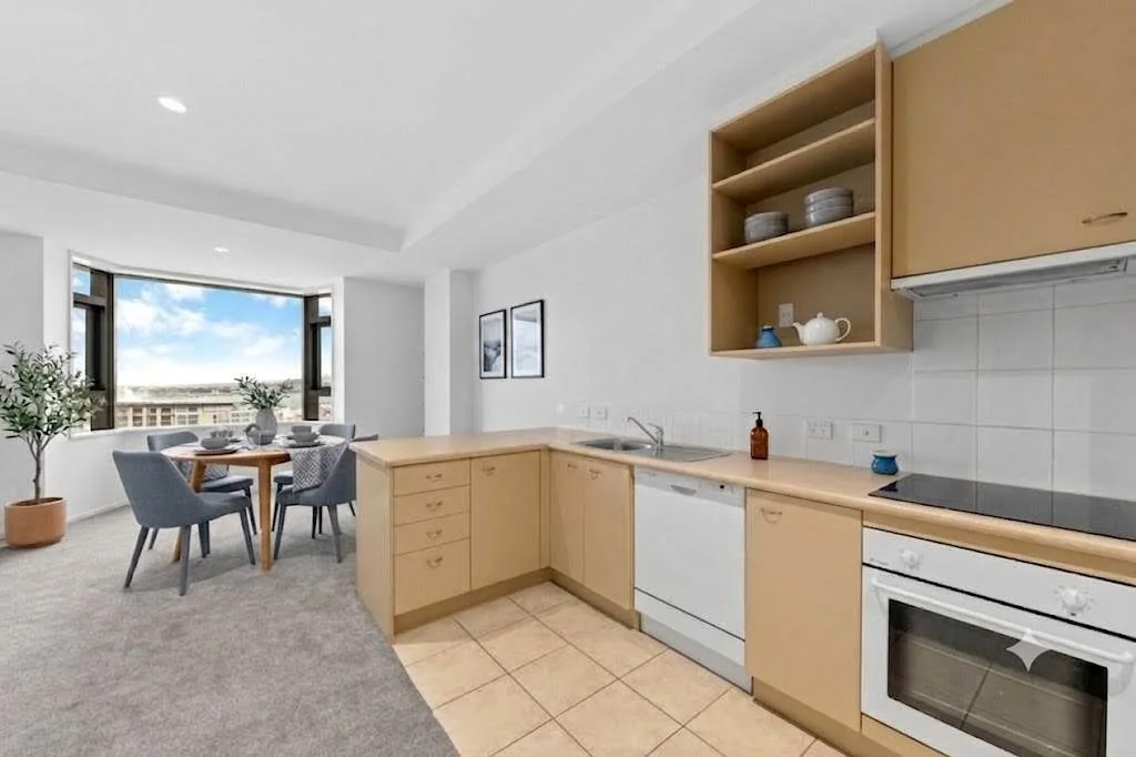 Spacious Two Bedroom At The Connaught