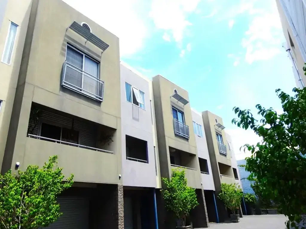 Lovely City Townhouse for rent!!