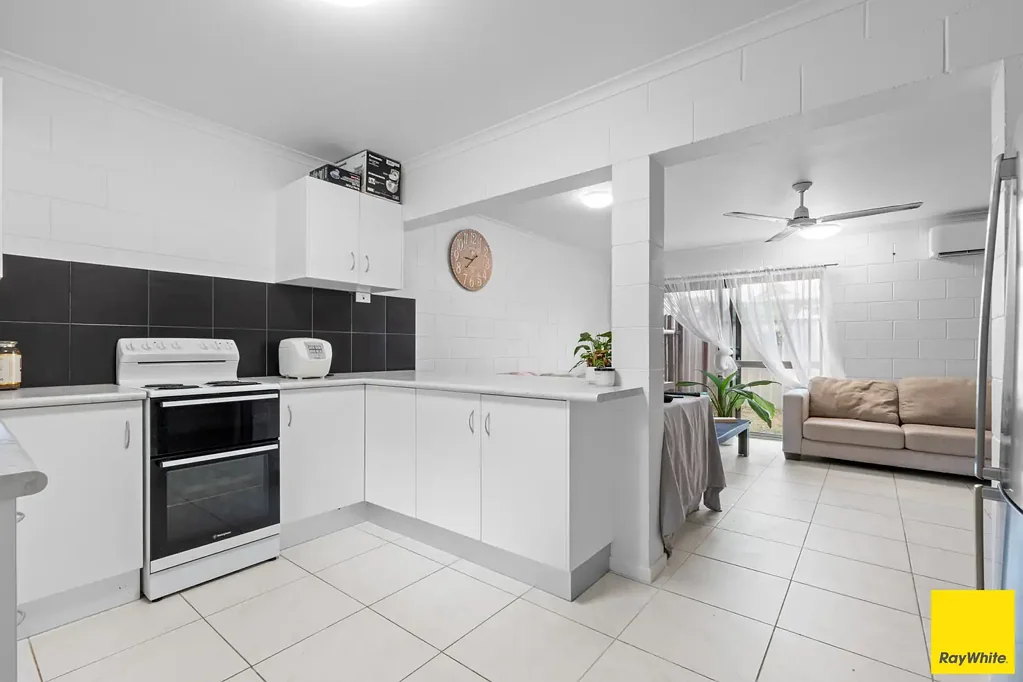 2/64 Pease Street, Manoora, QLD 4870