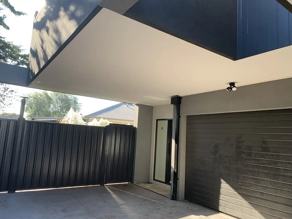 Brand New Reverse Living Townhouse – Contemporary Style & Low-Maintenance Living