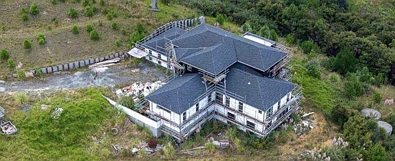 紧邻4000万Zuru庄园！奥克兰“脚手架豪宅”法拍成交，神秘买家抄底顶奢区