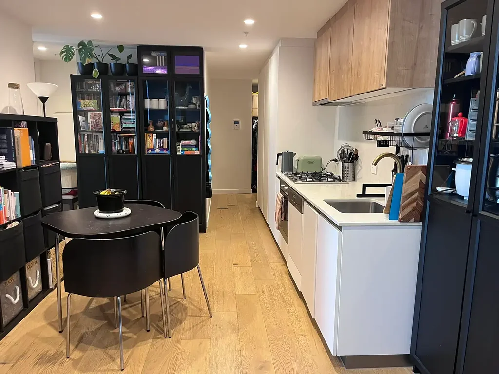 Melbourne 2chambre Don't miss out on this great investment opportunity in a tight 2026 rental market to out compete interest rates! $820-$900 weekly rental capacity.