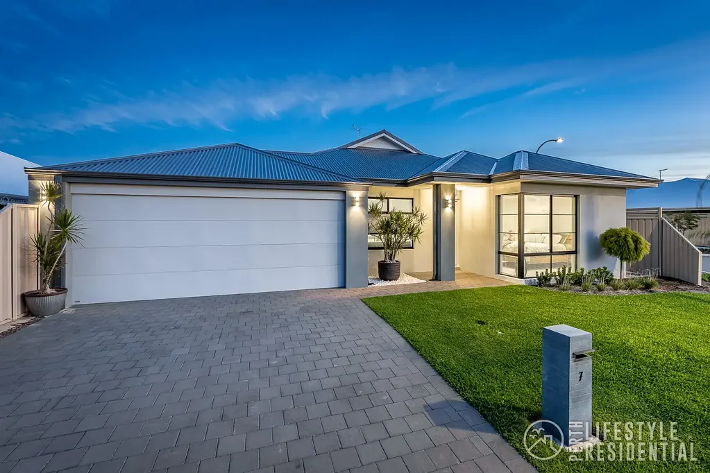 7 Volunteer Street, Two Rocks, WA 6037