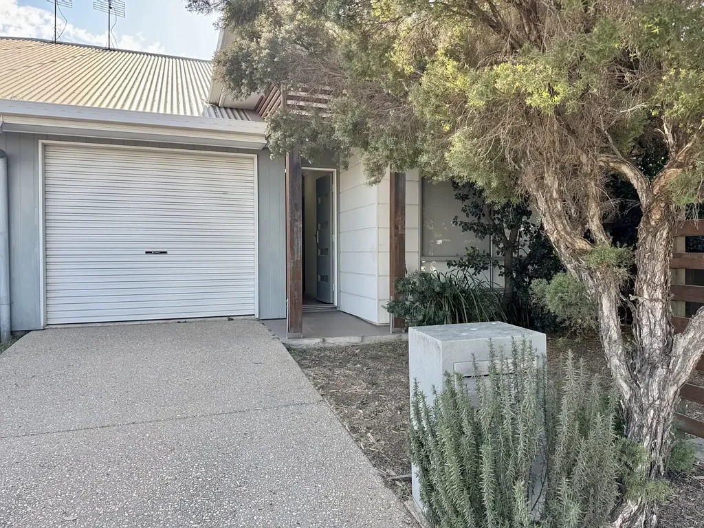 MODERN 2 BEDROOM UNIT: FULLY FURNISHED, LOCATED ACROSS FROM GYM AND SPORTING FIELDS
