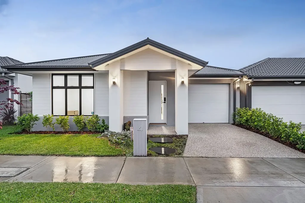 4 Salers Road, Clyde North, VIC 3978