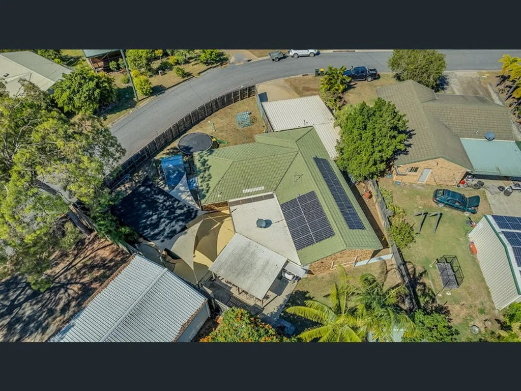 4 Rosslyn Cl, Clinton, QLD 4680