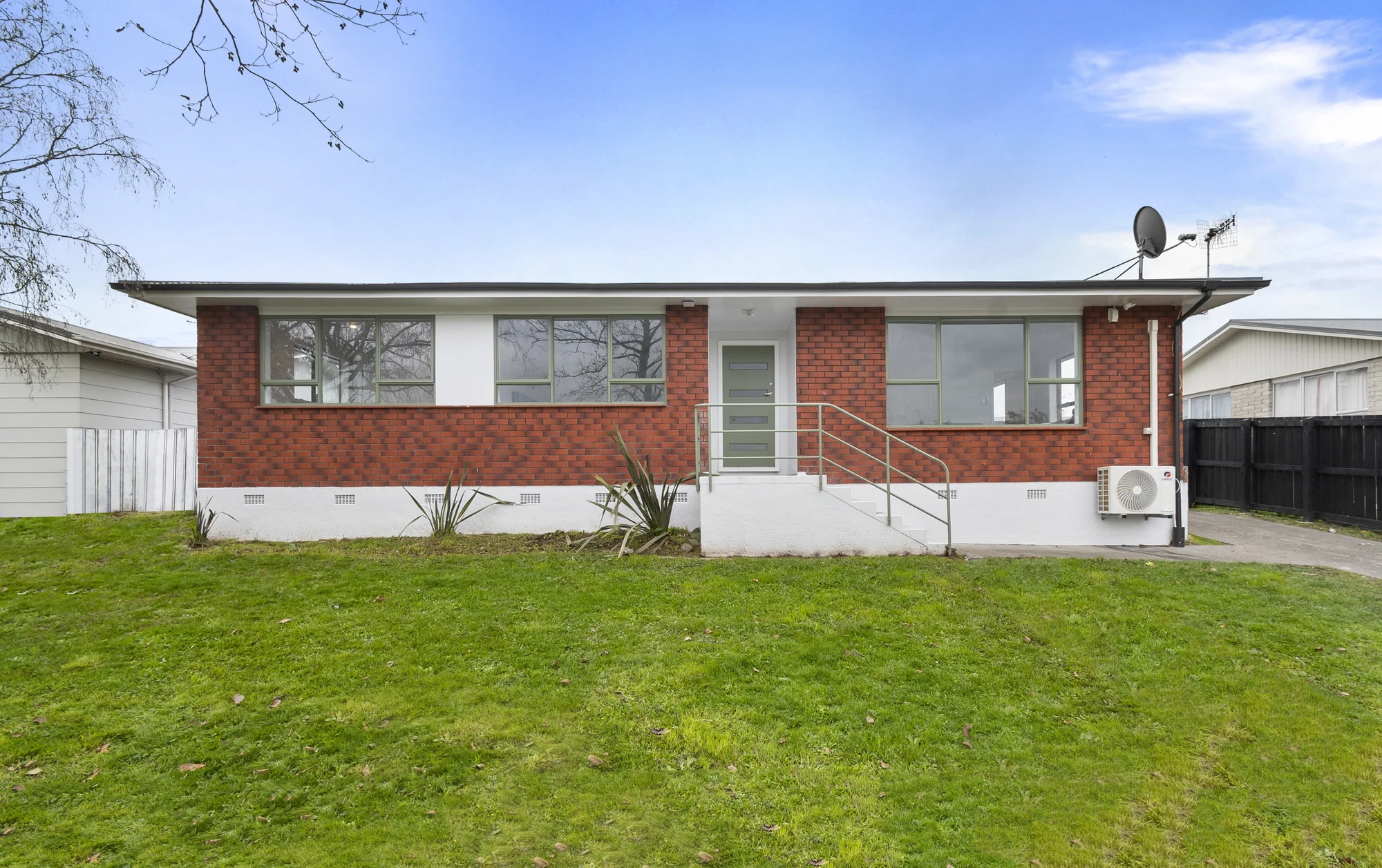 Westbrook 3Phòng ngủ Modernised brick beauty!