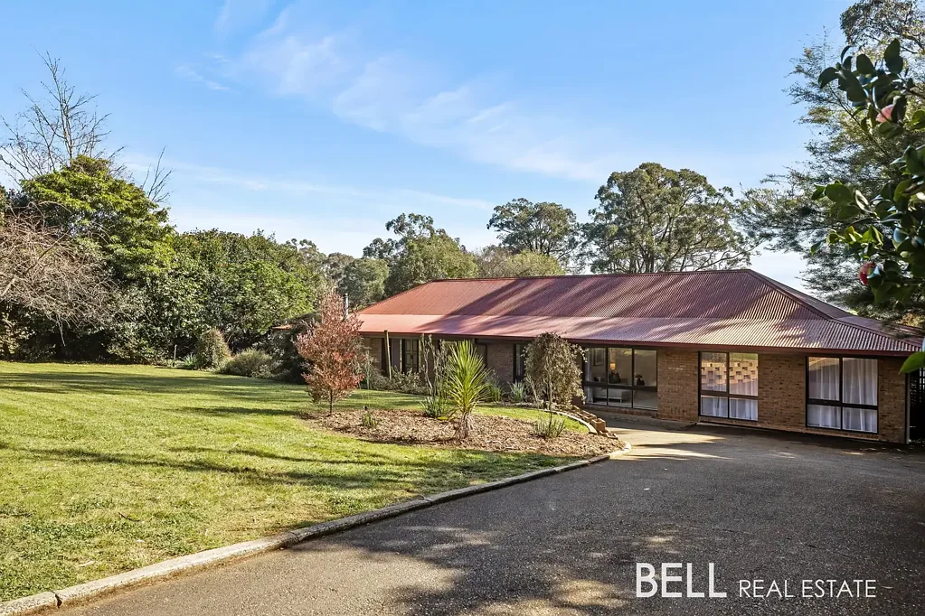 Gembrook 4Phòng ngủ Spacious & Stunning Family Living with a Beautiful Rural Outlook!